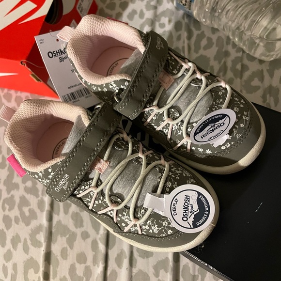 OshKosh Toddler shoes 8C new w tags - Picture 3 of 5